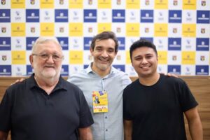 Valmique Filho recebe homenagem durante V Workshop de Farmácia na Uninassau