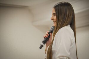Evento em Fortaleza reúne empresárias para discutir decisões, pressão financeira e saúde emocional